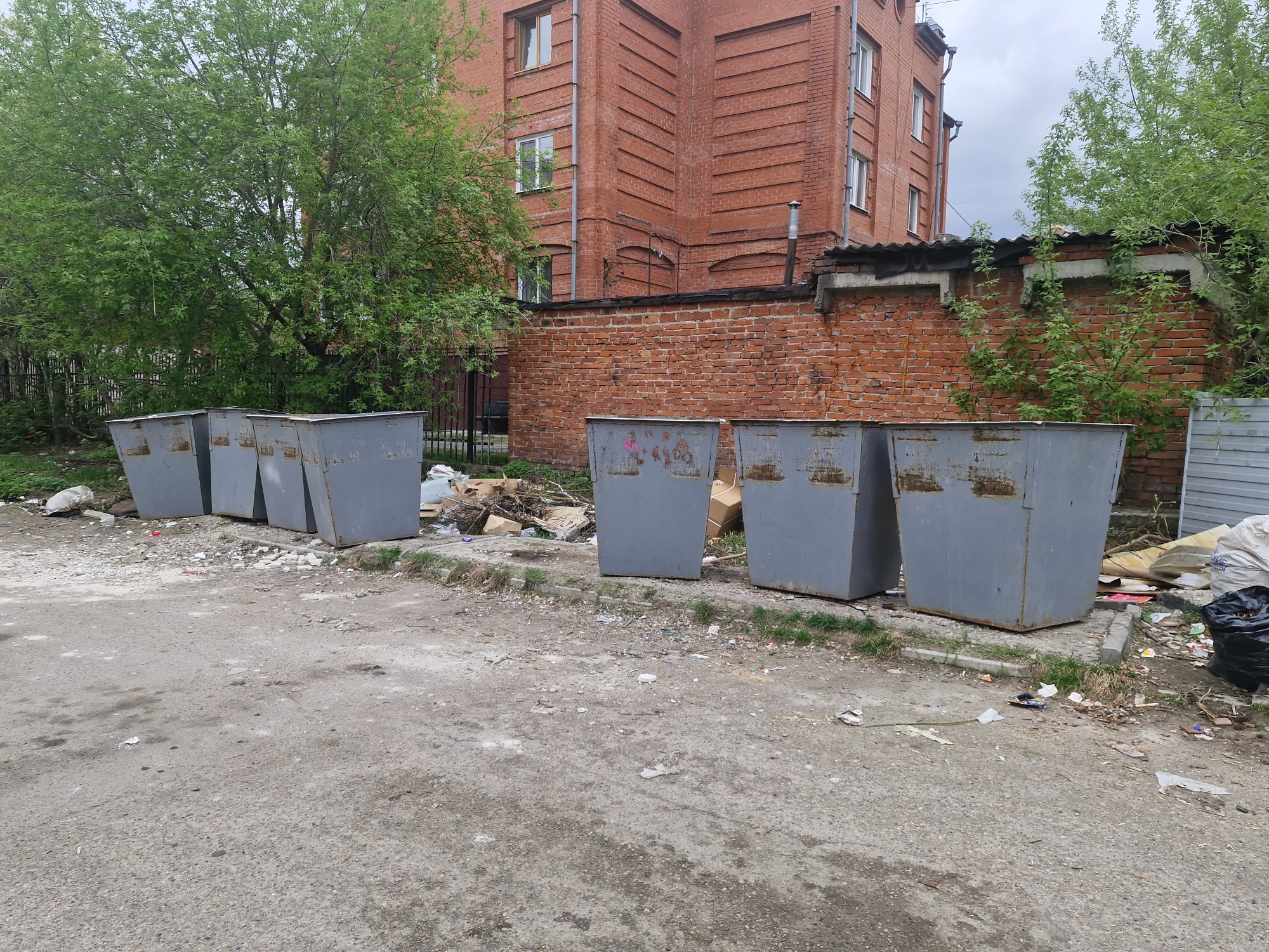 лагодаря вмешательству Асиновской городской прокуратуры Томской области суд обязал Администрацию Асиновского городского поселения Томской области оборудовать места (площадки) накопления твердых коммунальных отходов..