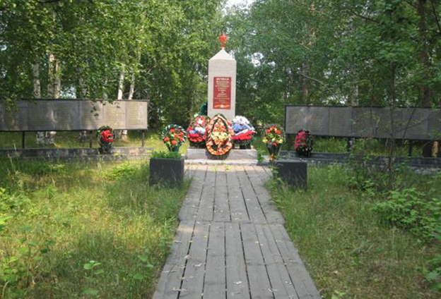 Обелиск воинам-батуринцам, погибшим в годы Великой Отечественной войны (1941-1945 гг.).